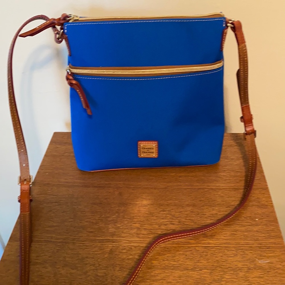 EUC Dooney Crossbody